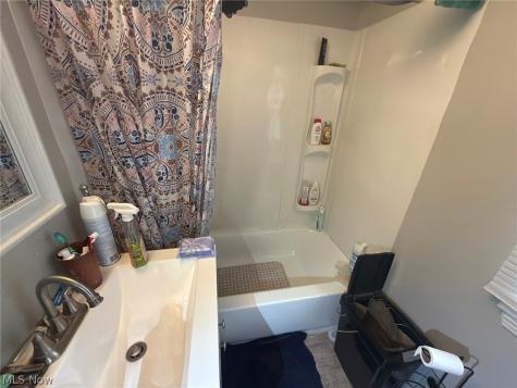 17316 Throckley Avenue Cleveland OH 44128