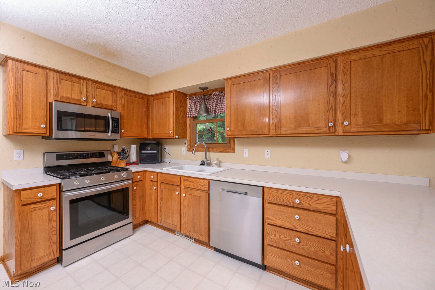 205 Shawnee Circle Louisville OH 44641