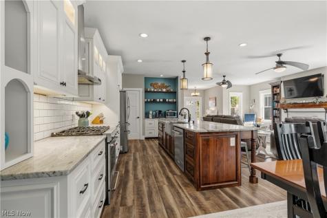 3098 Huntcliffe Road NE Canton OH 44721
