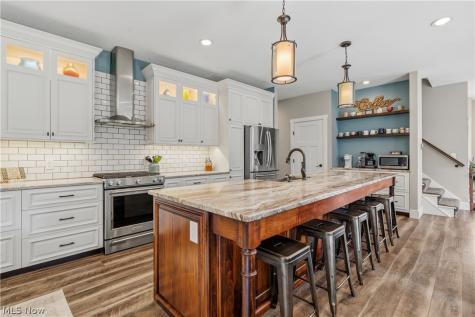 3098 Huntcliffe Road NE Canton OH 44721