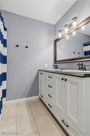3098 Huntcliffe Road NE Canton OH 44721