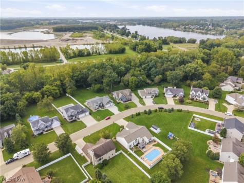3098 Huntcliffe Road NE Canton OH 44721