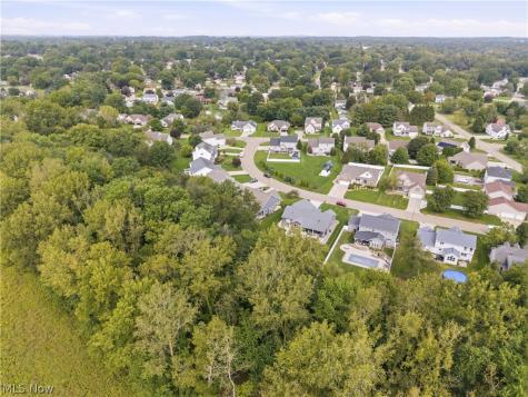 3098 Huntcliffe Road NE Canton OH 44721
