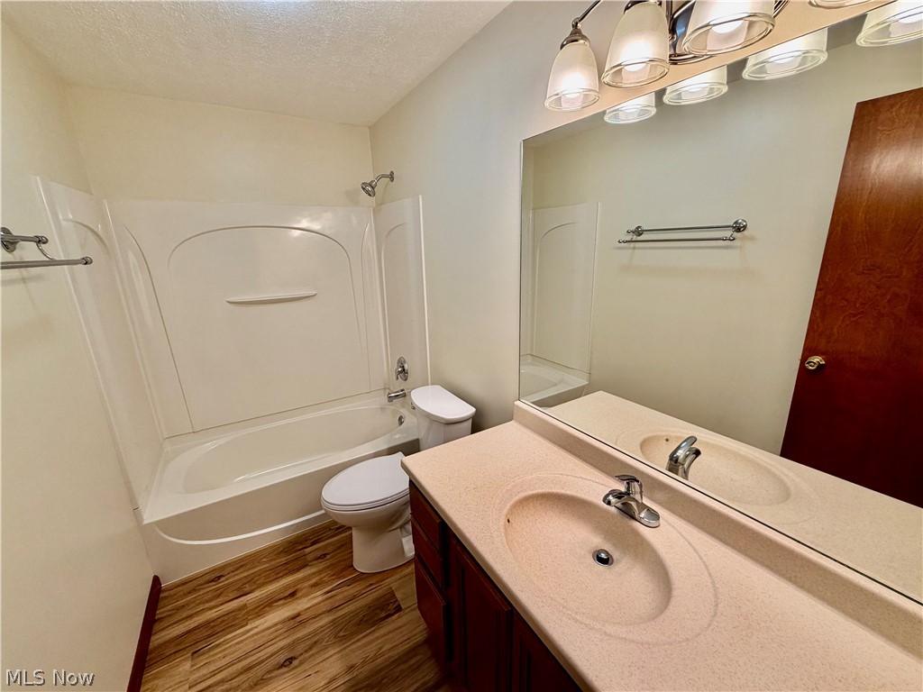 152 Meadow Drive Elyria OH 44035