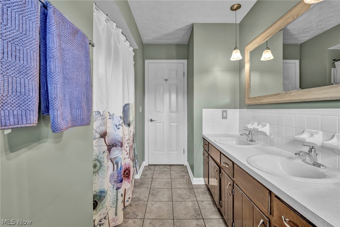 2661 Eaver Street NW Uniontown OH 44685