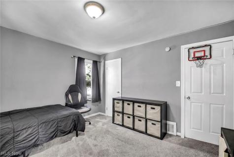 15805 Grant Avenue Maple Heights OH 44137
