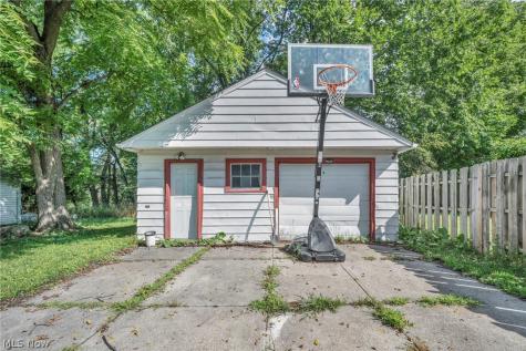 15805 Grant Avenue Maple Heights OH 44137