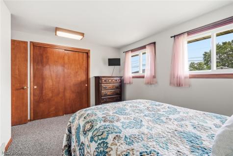 229 Kennedy Street Louisville OH 44641
