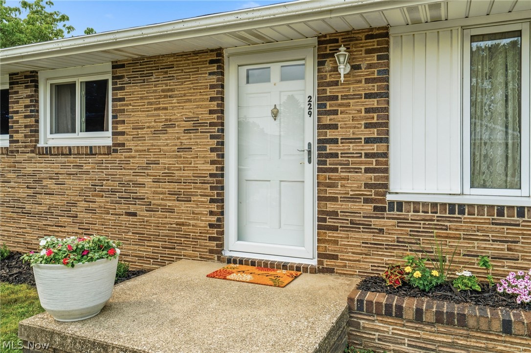 229 Kennedy Street Louisville OH 44641