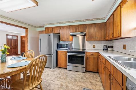229 Kennedy Street Louisville OH 44641