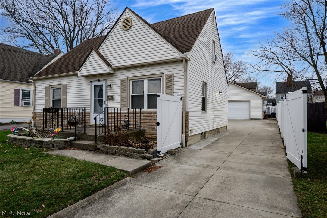 942 E Archwood Avenue Akron OH 44306
