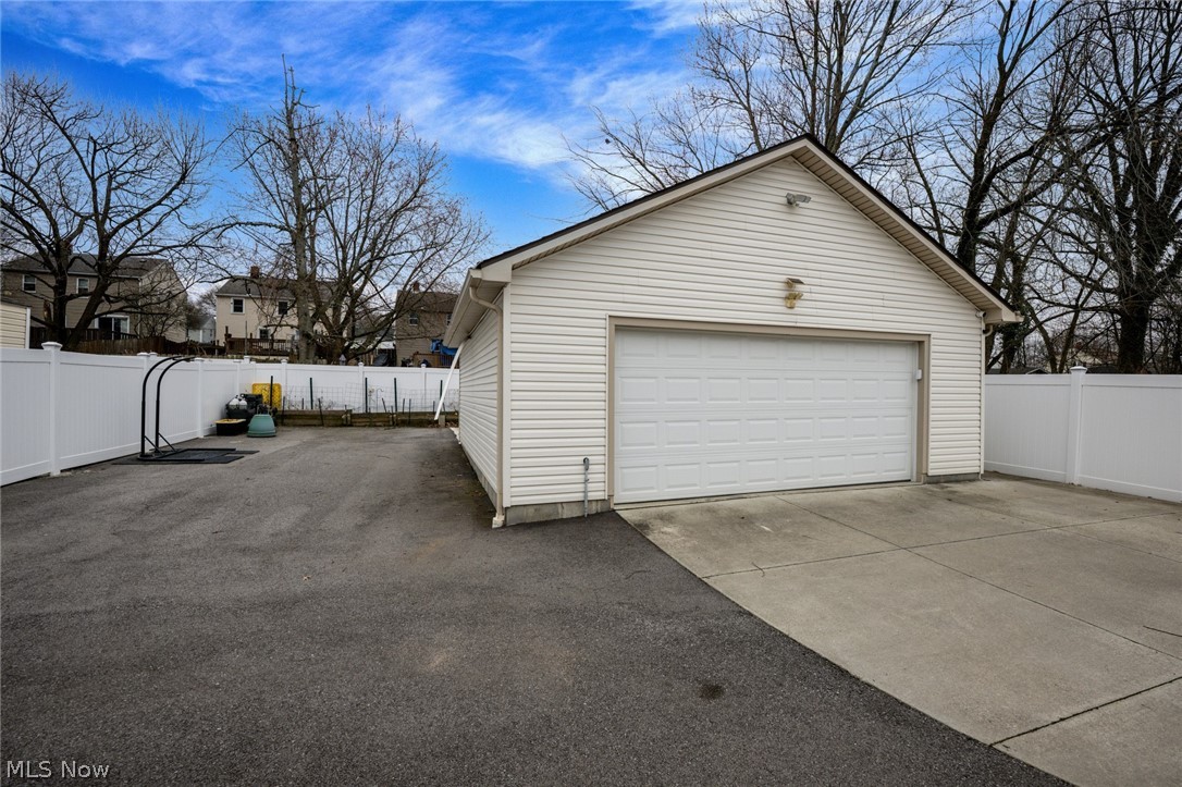 942 E Archwood Avenue Akron OH 44306