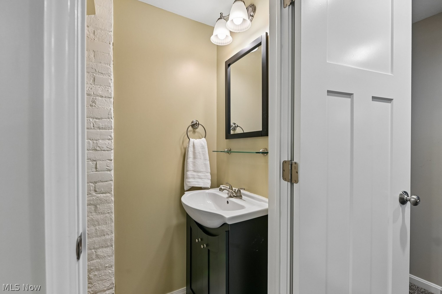 23727 Russell Road Bay Village OH 44140