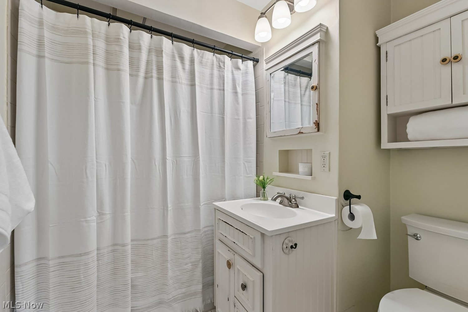 23727 Russell Road Bay Village OH 44140