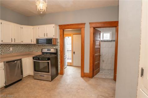 79 Beck Avenue Akron OH 44302