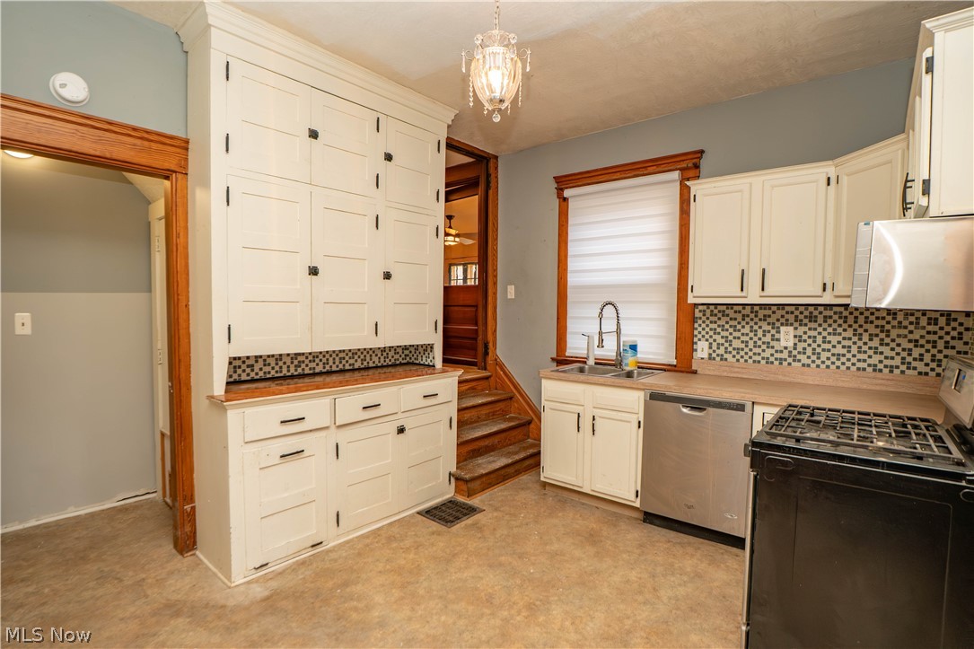 79 Beck Avenue Akron OH 44302