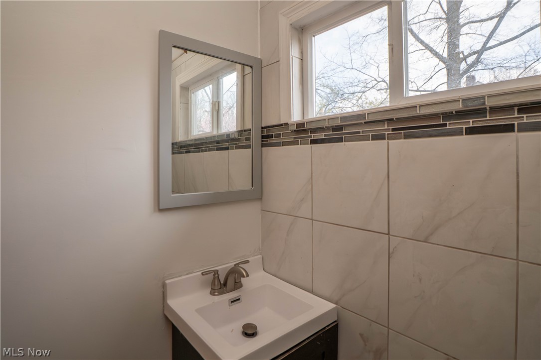 79 Beck Avenue Akron OH 44302