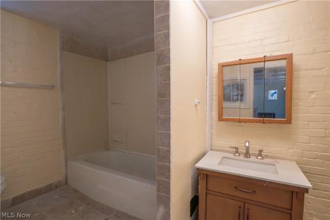 79 Beck Avenue Akron OH 44302