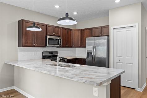 132 Acorn Lane Elyria OH 44035
