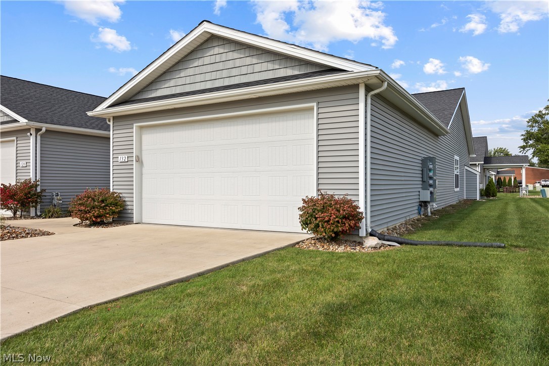 132 Acorn Lane Elyria OH 44035
