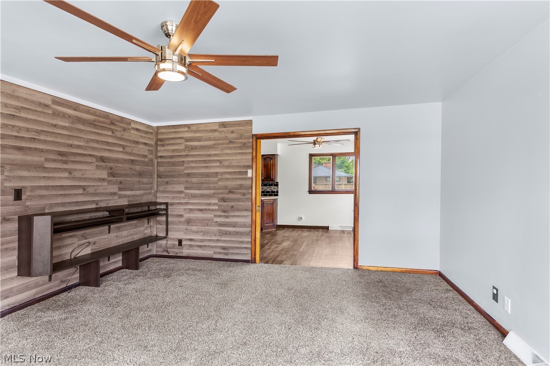2163 Hollywood Street NE Warren OH 44483