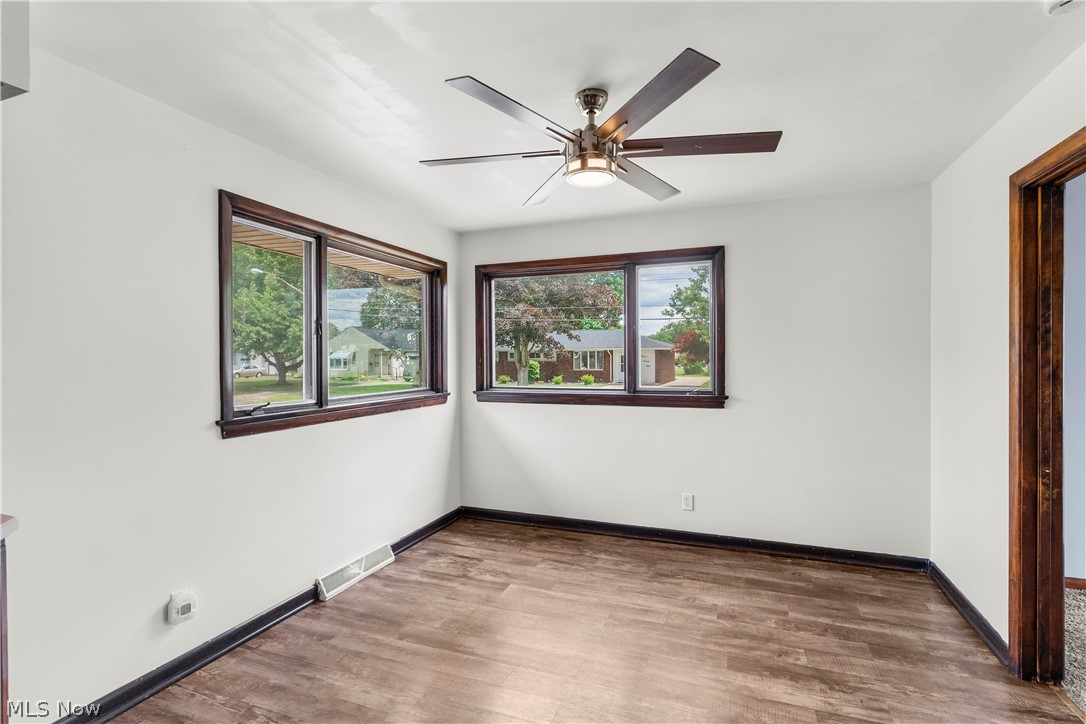 2163 Hollywood Street NE Warren OH 44483