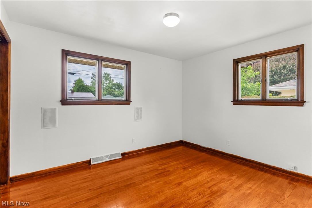 2163 Hollywood Street NE Warren OH 44483
