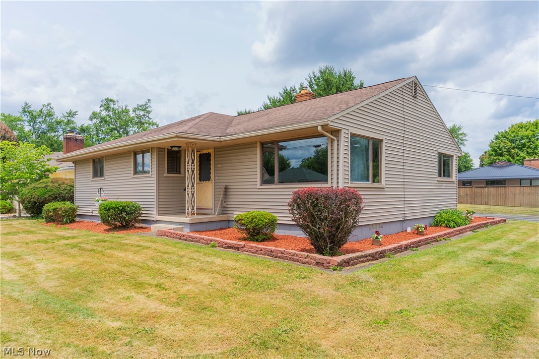 2163 Hollywood Street NE Warren OH 44483