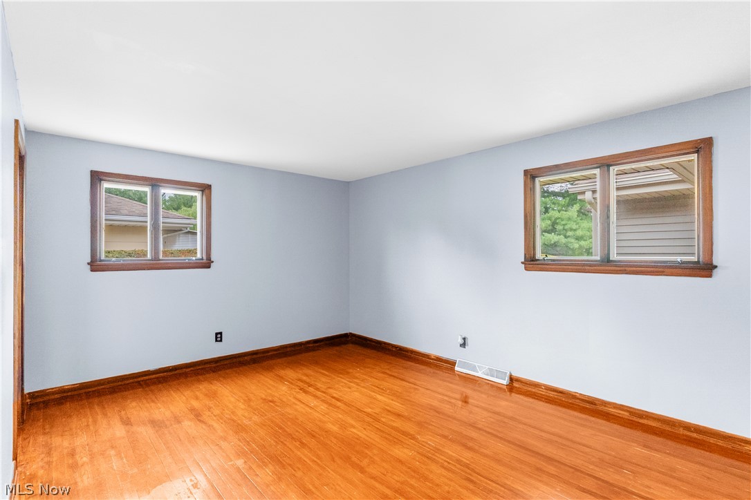 2163 Hollywood Street NE Warren OH 44483