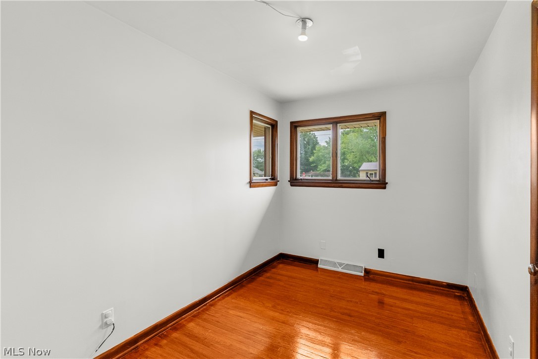 2163 Hollywood Street NE Warren OH 44483