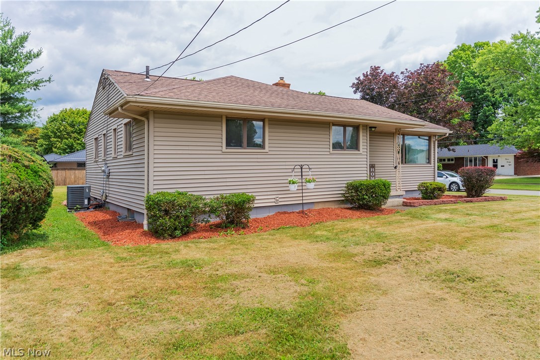 2163 Hollywood Street NE Warren OH 44483