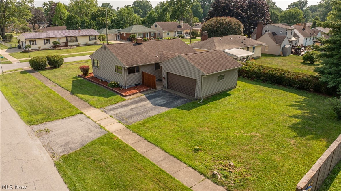 2163 Hollywood Street NE Warren OH 44483