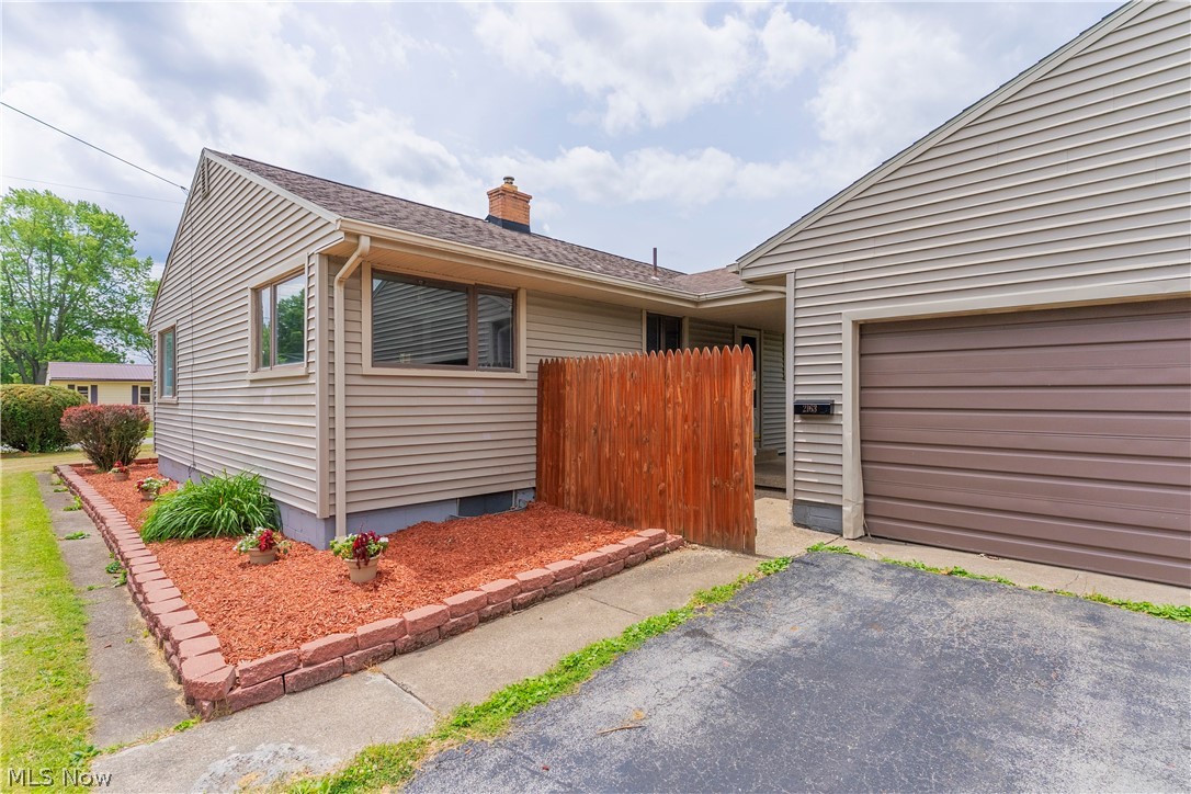 2163 Hollywood Street NE Warren OH 44483