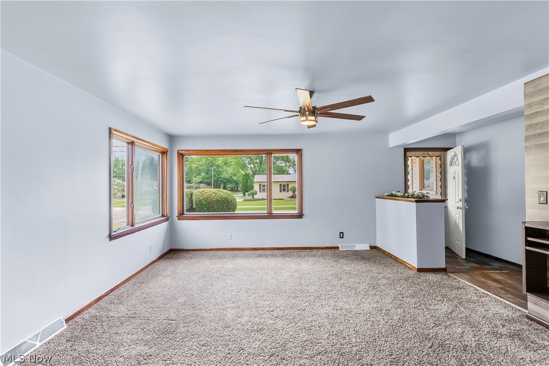 2163 Hollywood Street NE Warren OH 44483