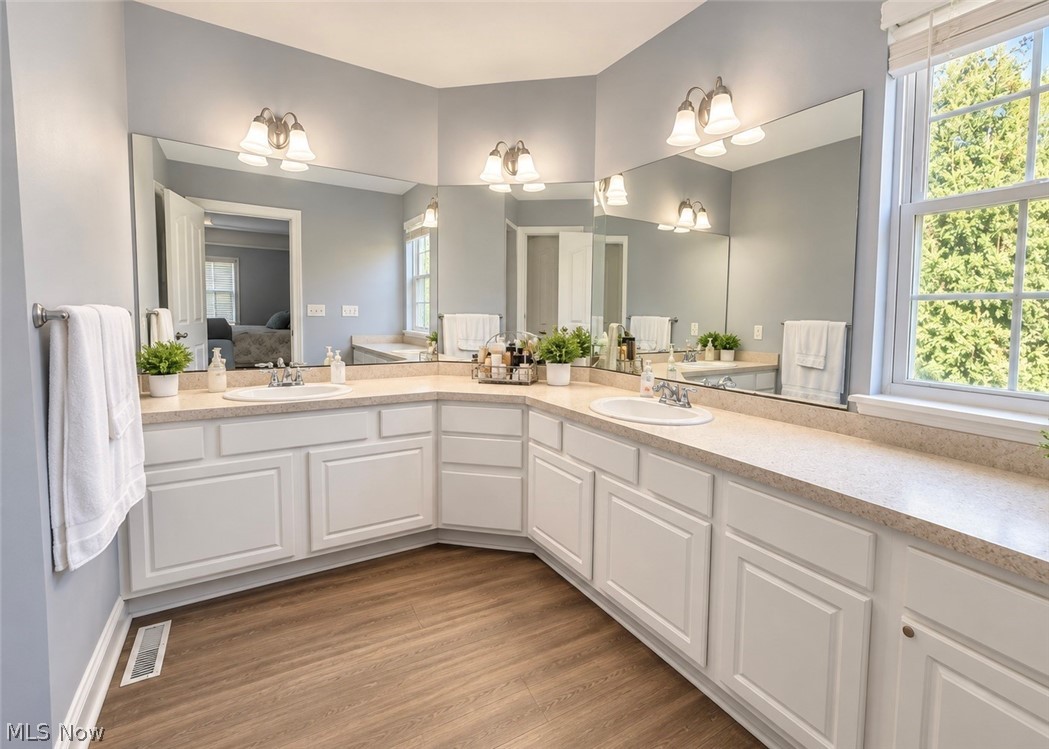 2414 Greenbriar Lane Madison OH 44057