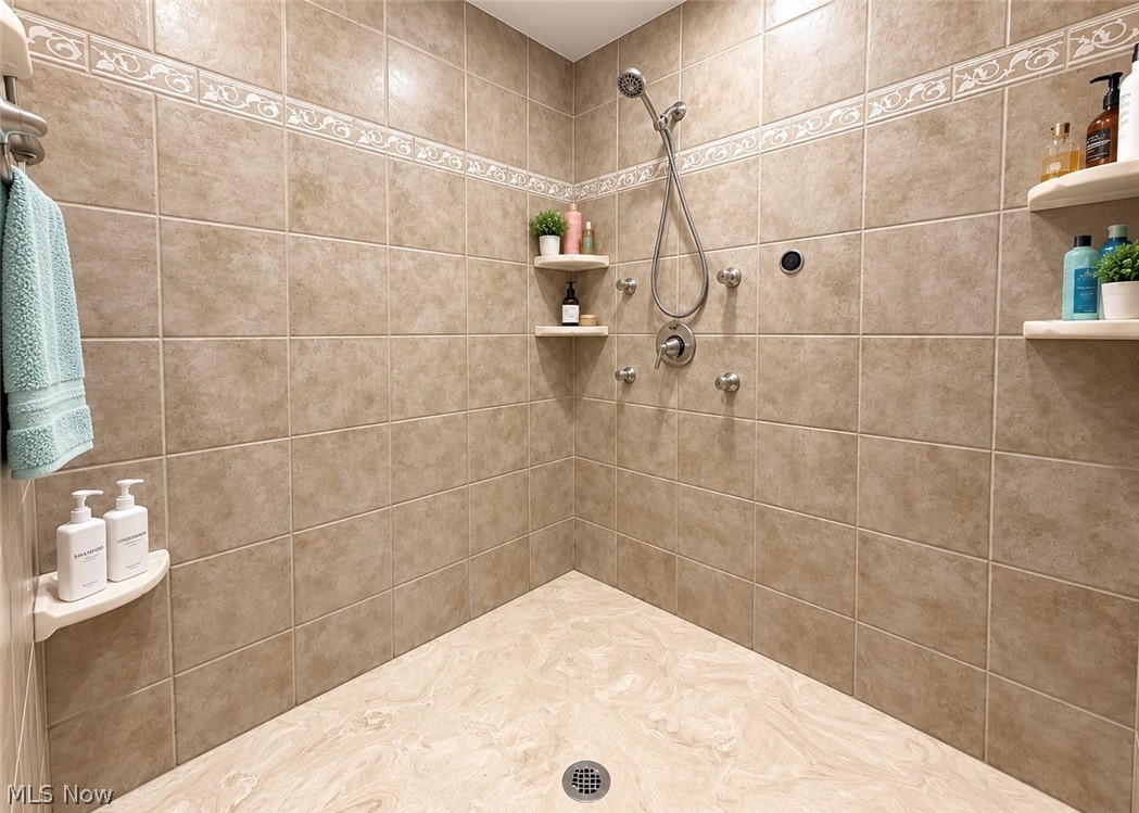 2414 Greenbriar Lane Madison OH 44057