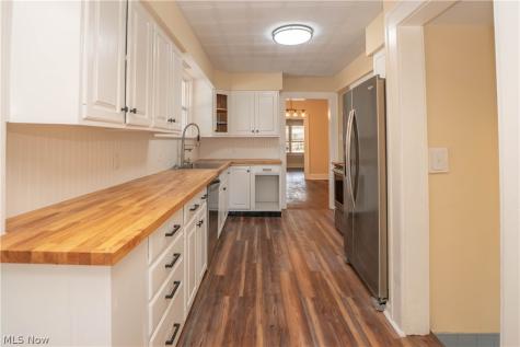 216 6th Street NE North Canton OH 44720