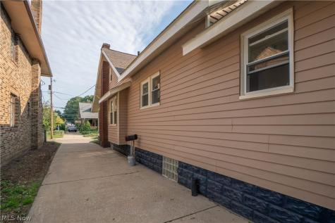 216 6th Street NE North Canton OH 44720