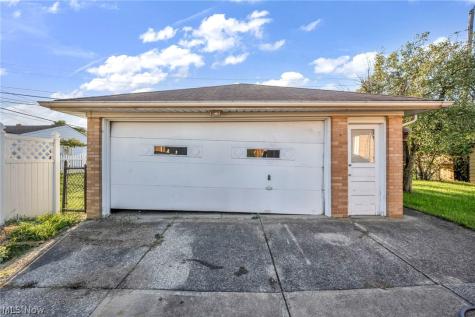 4208 Spring Crest Drive Brooklyn OH 44144