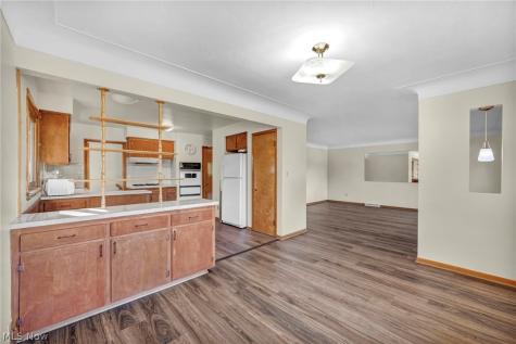 4208 Spring Crest Drive Brooklyn OH 44144