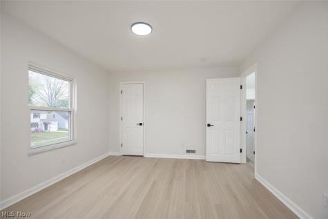 3896 Strandhill Road Cleveland OH 44128
