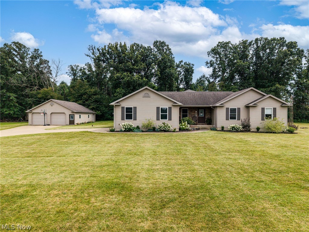 227 E Easton Road Creston OH 44217