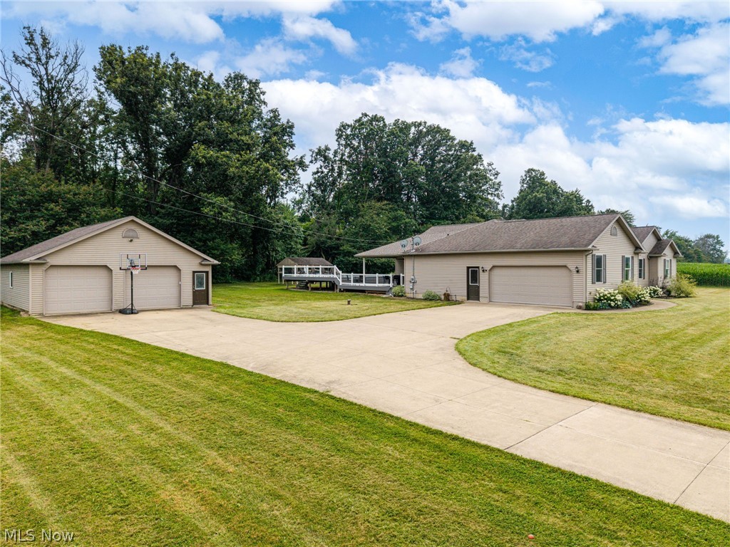 227 E Easton Road Creston OH 44217