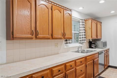 1524 Bancroft Street Cuyahoga Falls OH 44221