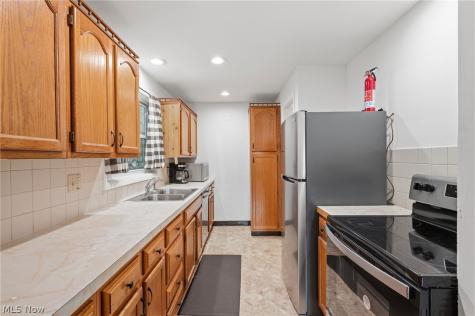 1524 Bancroft Street Cuyahoga Falls OH 44221