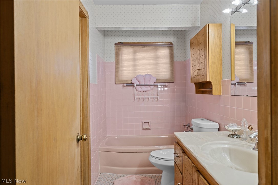 246 Elmdale Avenue Akron OH 44313