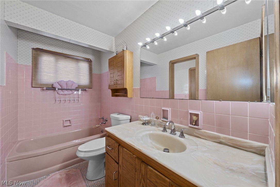 246 Elmdale Avenue Akron OH 44313