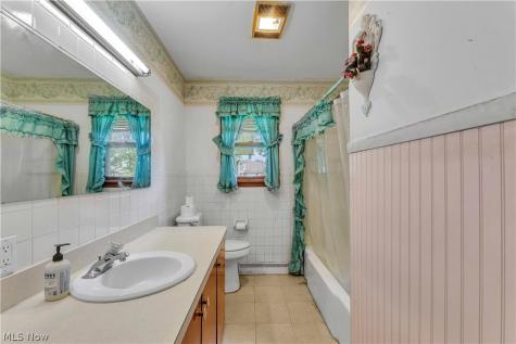 146 East Street Wellington OH 44090
