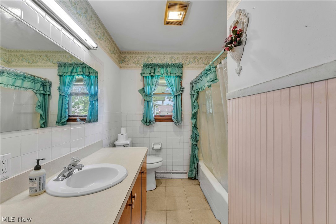 146 East Street Wellington OH 44090
