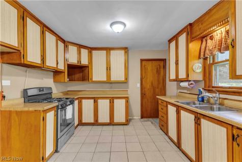 146 East Street Wellington OH 44090
